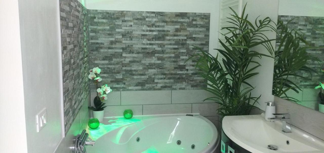 Bed & Breakfast Dimora Felice 오스투니 외부 사진