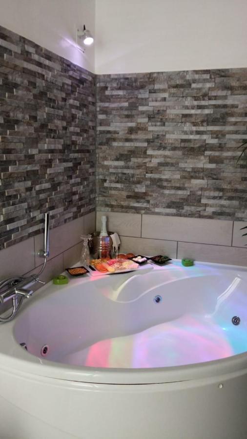 Bed & Breakfast Dimora Felice 오스투니 외부 사진